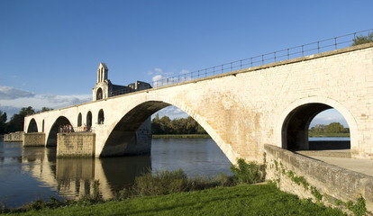 Fototapeta na wymiar The Pont d'Avignon on the Petit Rhône
