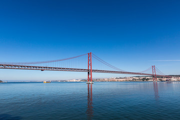 Obraz premium 25 de Abril Cable-stayed Bridge over Tagus River
