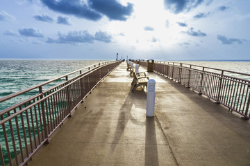 Obraz premium sunny isles beach pier in sunset