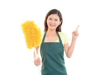掃除をする笑顔の女性