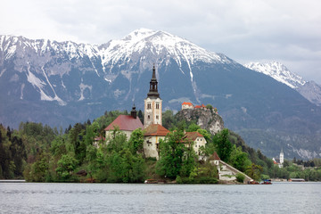 Fototapeta na wymiar Church in the Bled lake