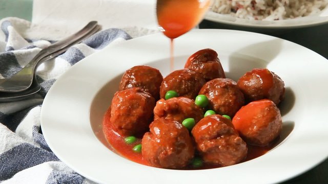 meat balls with sauce