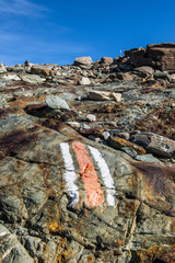 Wanderwegmarkierung auf dem Matterhorn-Trail, ob Zermatt, Wallis, Schweiz