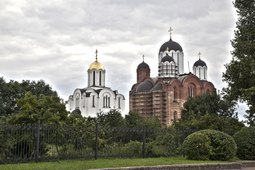 Fototapeta na wymiar Минск. Две церкви