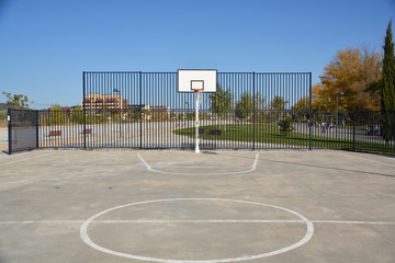 cancha de baloncesto callejero