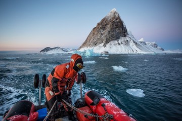 Arctic fjord pontoon cruise - Spitsbergen, Svalbard - obrazy, fototapety, plakaty