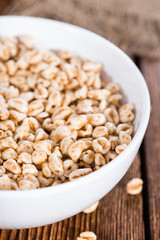 Puffed wheat with milk