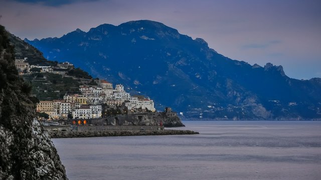 vista di amalfi al tramonto time lapse