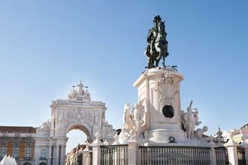 Fototapeta na wymiar Statue Of King Jose I And Rua Augusta Arch