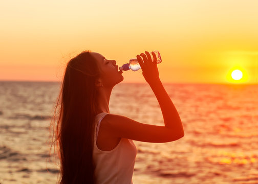 Fitness beautiful woman drinking water 