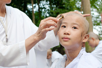 girl be removed hair to become a nun during a Buddhist ordinatio