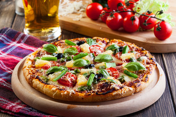 Pizza hawaii with beer