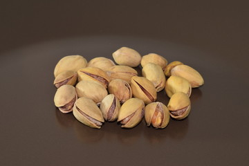 Salted and roasted pistachios