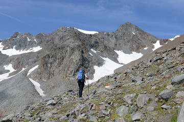 Fototapeta na wymiar Aufstieg zum Daunjoch, Stubaier Alpen