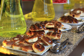 Plates with buns