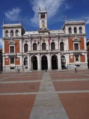 Fototapeta na wymiar Ayuntamiento y Plaza Mayor de Valladolid