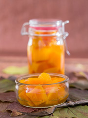 Süß-sauer eingelegter Kürbis