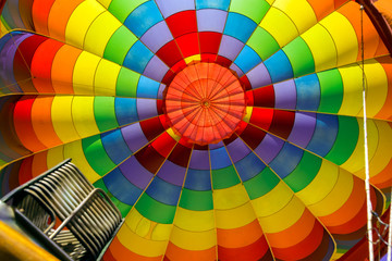 Obraz premium Inside of colorful hot air balloon