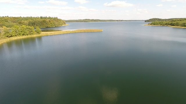 Flugaufnahme von einsamen See