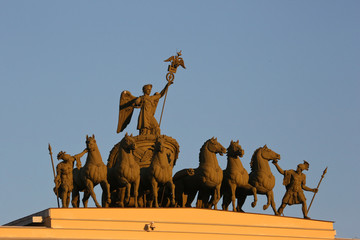 Streitwagen auf Triumphbogen