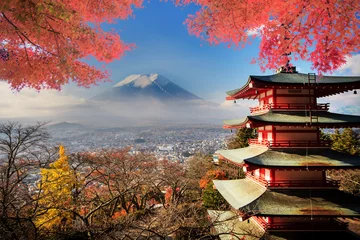 Fotobehang Fuji Mount Fuji met herfstkleuren in Japan.