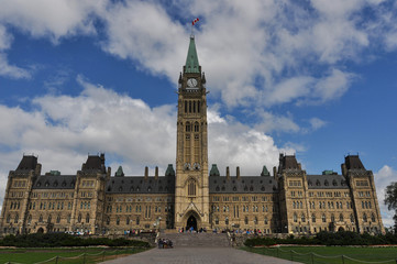 Fototapeta na wymiar The Parliament Buildings in Ottawa