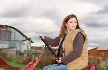 sur un vieux tracteur