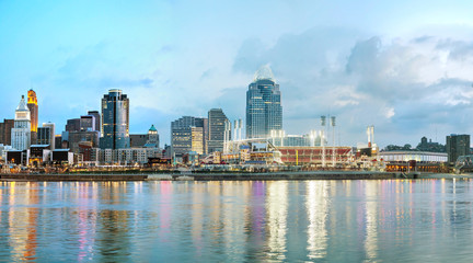 Obraz premium Cincinnati downtown panoramic overview