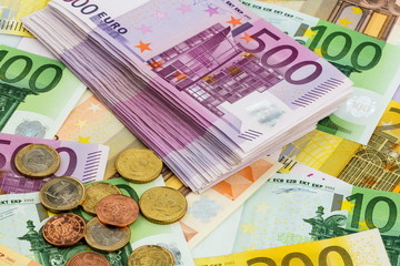 Viele verschiedene Euro-Geldscheine