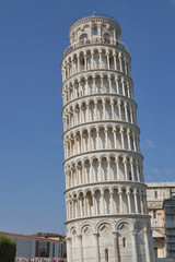 Fototapeta na wymiar Unrecognized tourists visit Pisa tower