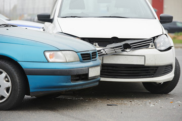 Obraz na płótnie Canvas car crash collision in urban street