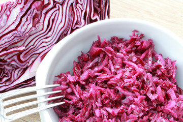 Rotkrautsalat mit einer Gabel