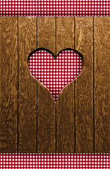 Herz im Holz mit Karostoff