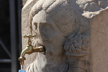 Obraz premium 2000 years old ancient face-shaped fountain