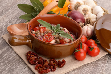 FAGIOLI E TONNO  -  BEAN AND TUNA