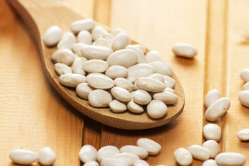 Fototapeta na wymiar close up bean seed spoon on wood table