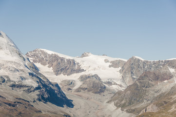 Fototapeta na wymiar Zermatt, Alpen, Wallis, Schweizer Berge, Walliser Berge, Zmuttgletscher, Zmutt, Gletscher, Wanderweg, Wanderferien, Wanderweg, Sommer, Schweiz