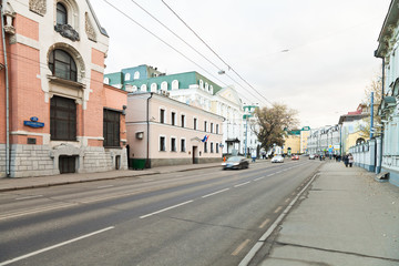 Fototapeta na wymiar view of Ostozhenka street in Moscow in autumn