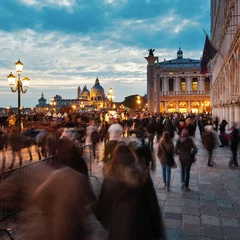 Fototapeten San Marco square full of tourists during Carnival of Venice. Ita © pio3