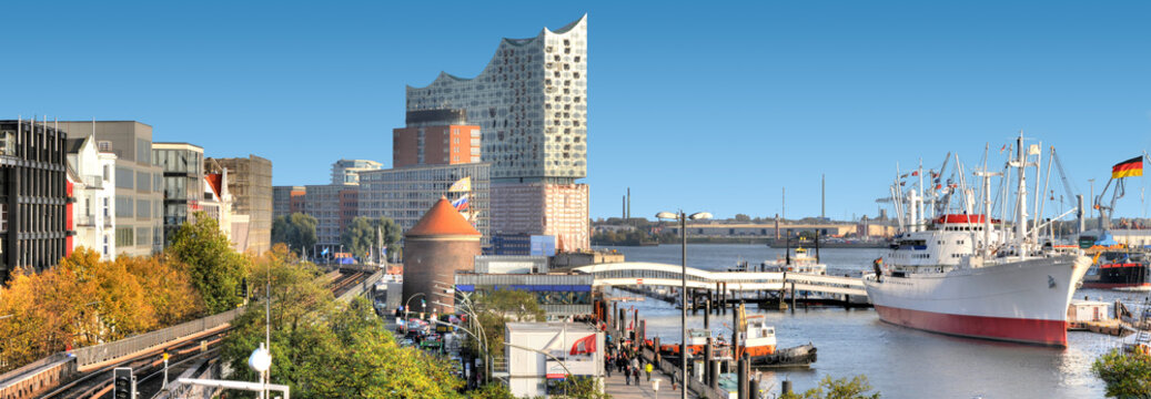 Hamburger Hafenpanorama.