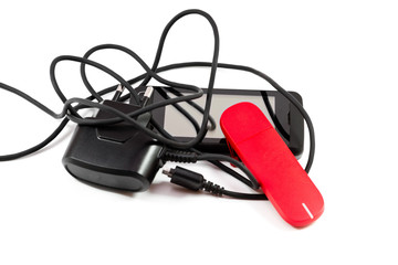 Handy mit Aufladekabel und Internet Stick