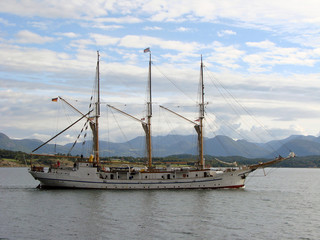 Fototapeta na wymiar Yacht in fiord