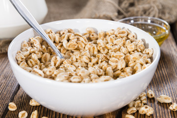 Puffed wheat with milk