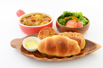 カレーライスと野菜サラダ