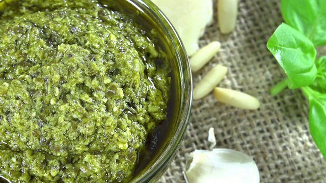 Homemade Basil Pesto (loopable)