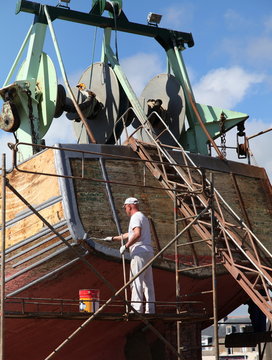 Bateau de p&ecirc;che: Peinture et &eacute;tanch&eacute;it&eacute;.