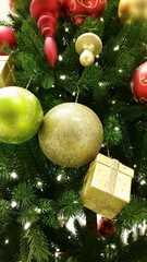Christbaumschmuck grün golden rot