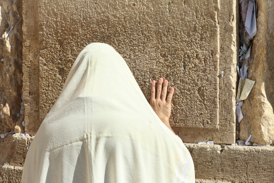 Orthodox Jewish man pray at the Wailing wall