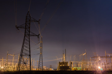 Fototapeta premium Estación electrica por la nocha