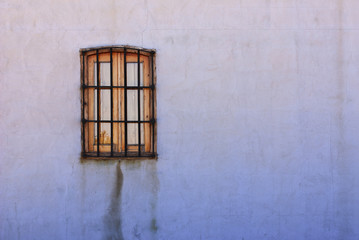 Ventana con rejas